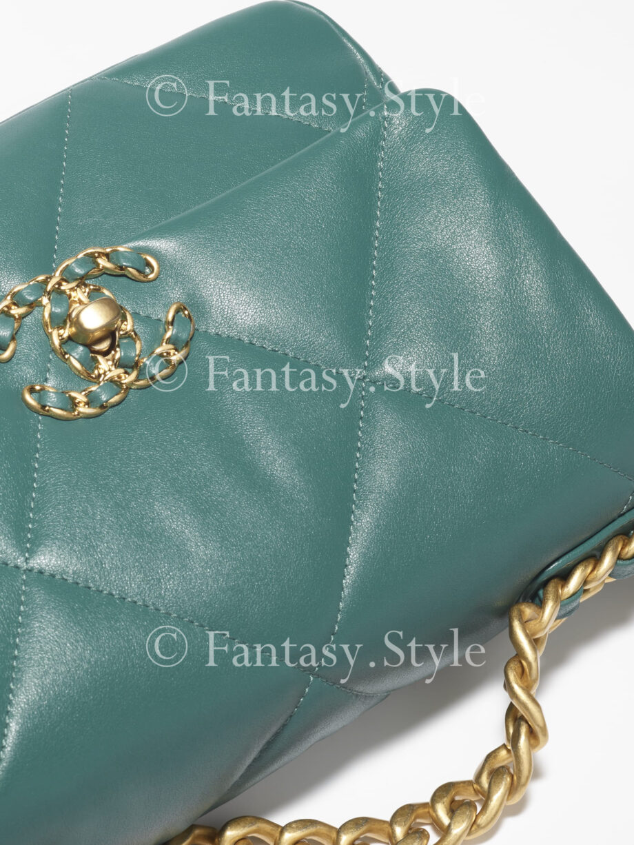 CHANEL 19 Handbag