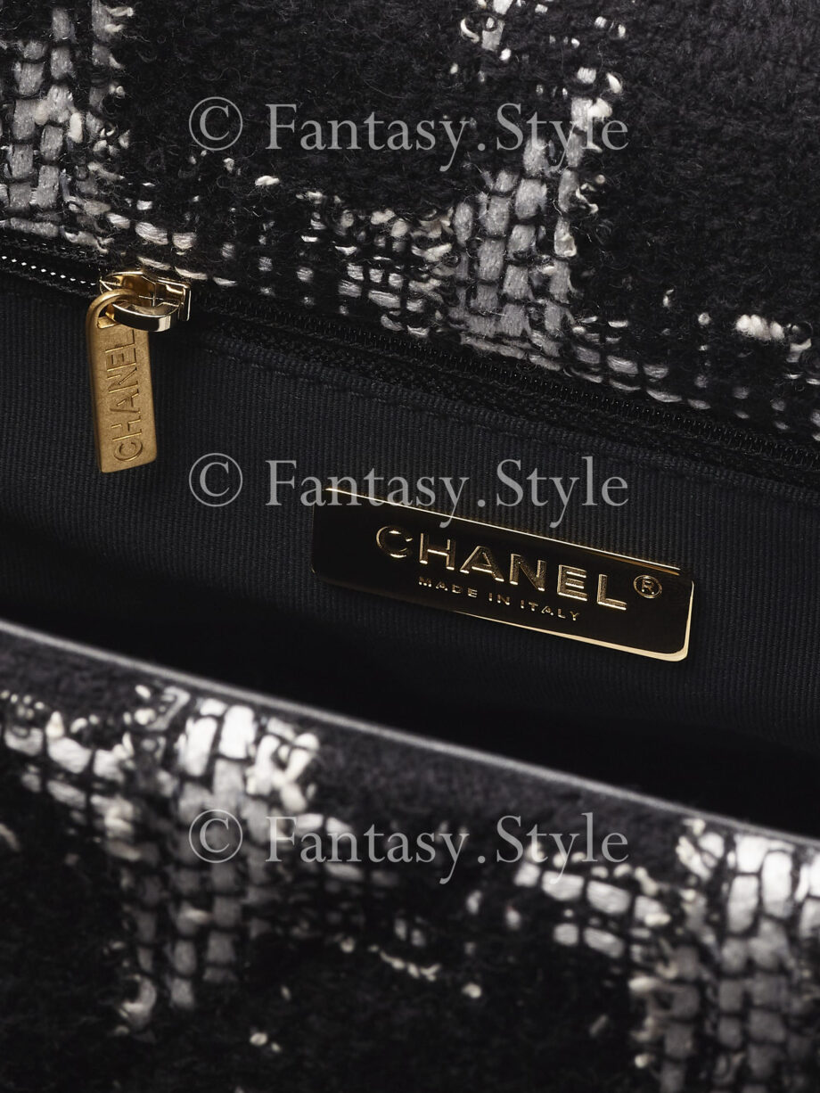 CHANEL 19 Maxi Handbag