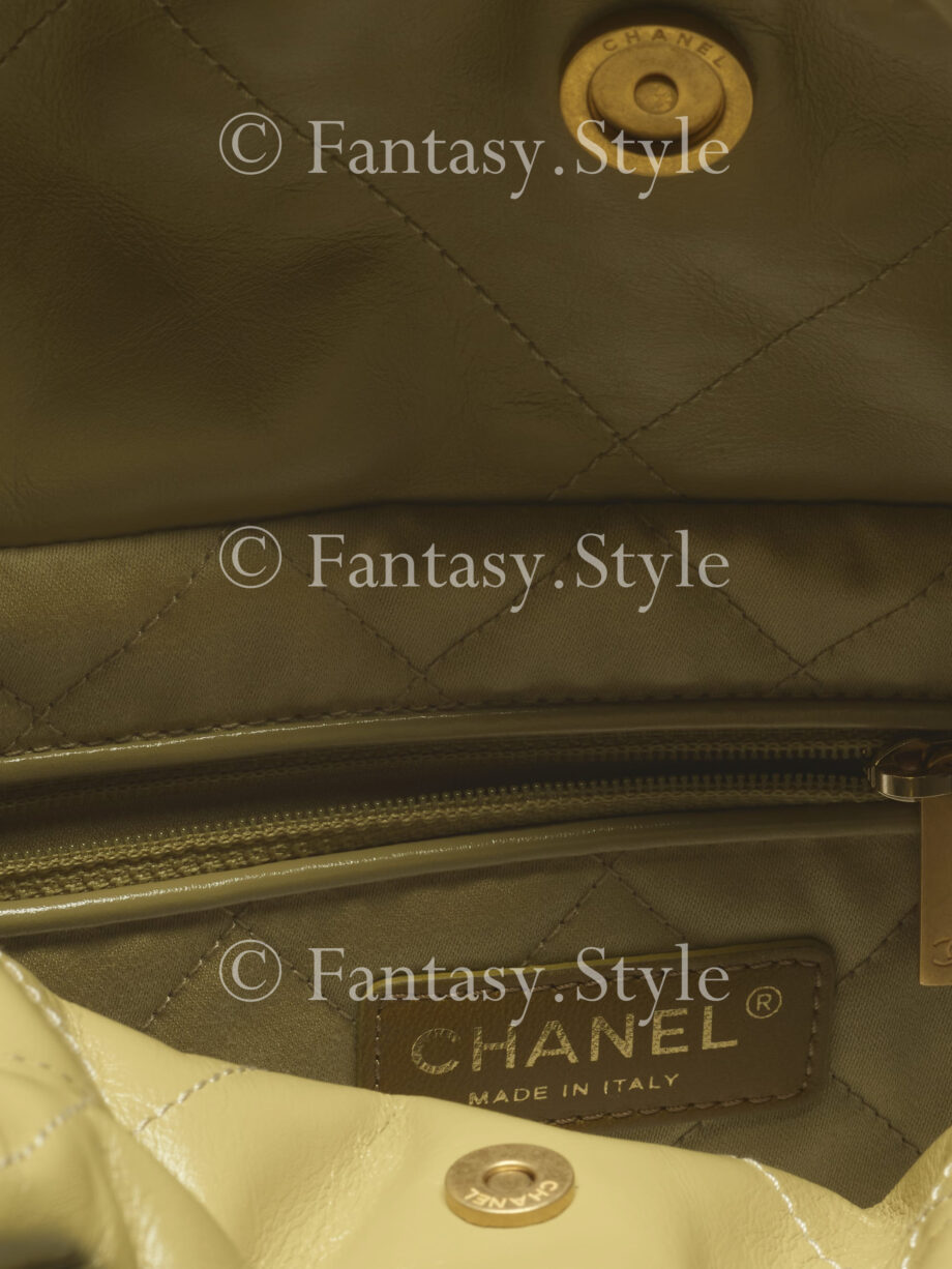 CHANEL 22 Handbag
