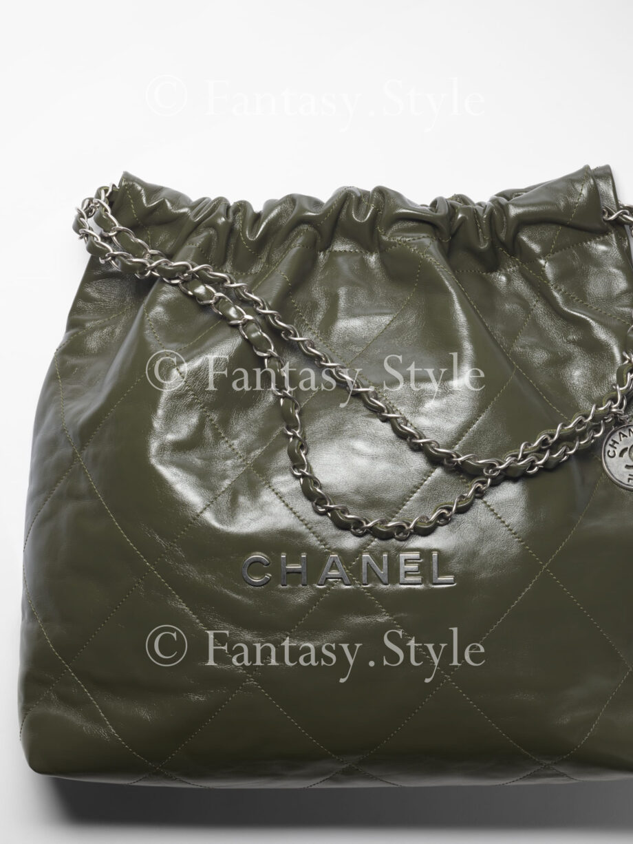 CHANEL 22 Handbag