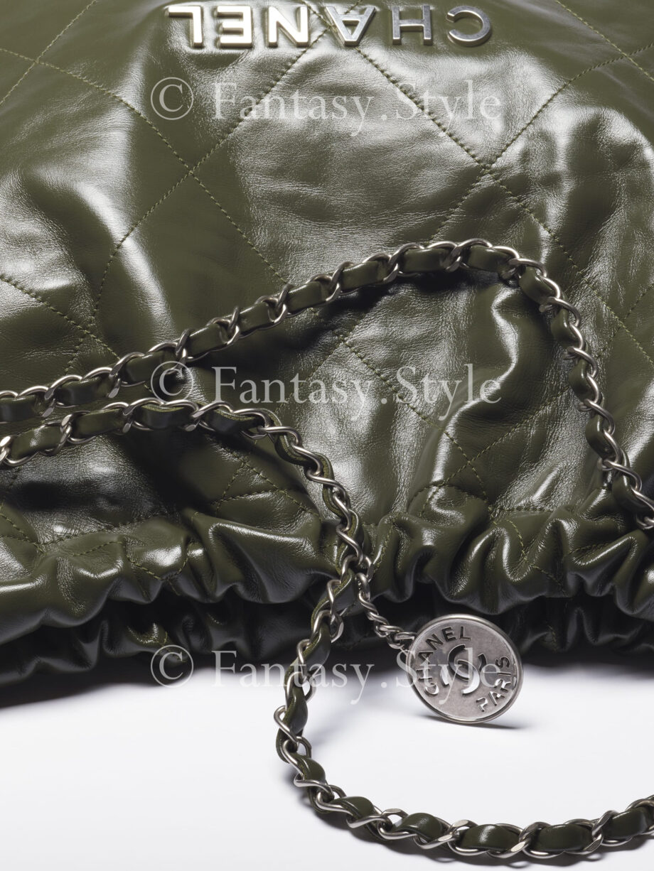 CHANEL 22 Handbag